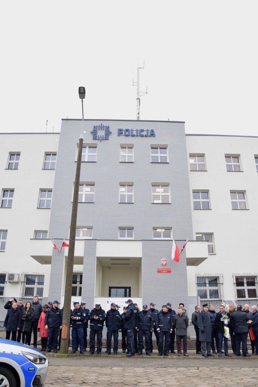 Malbork. Komenda Powiatowa Policji wyładniała, dostała też dwa nowe radiowozy [ZDJĘCIA]. Już po remoncie za blisko 3,8 mln zł