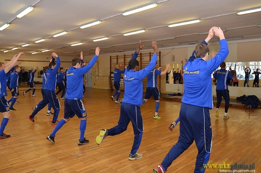 Piłkarze Arki Gdynia ćwiczyli aerobic pod okiem byłej gimnastyczki [ZDJĘCIA]