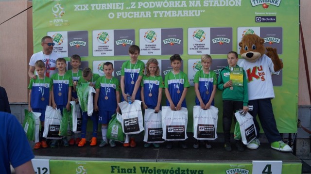 Piłkarze Szkoły Podstawowej nr 12 w wojewódzkim finale o Puchar Tymbarku