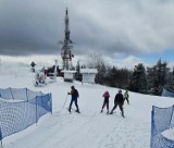 W Małopolsce sezon narciarski wciąż trwa. Czynne są jeszcze stacje narciarskie w trzech lokalizacjach. Jakie warunki na stokach?