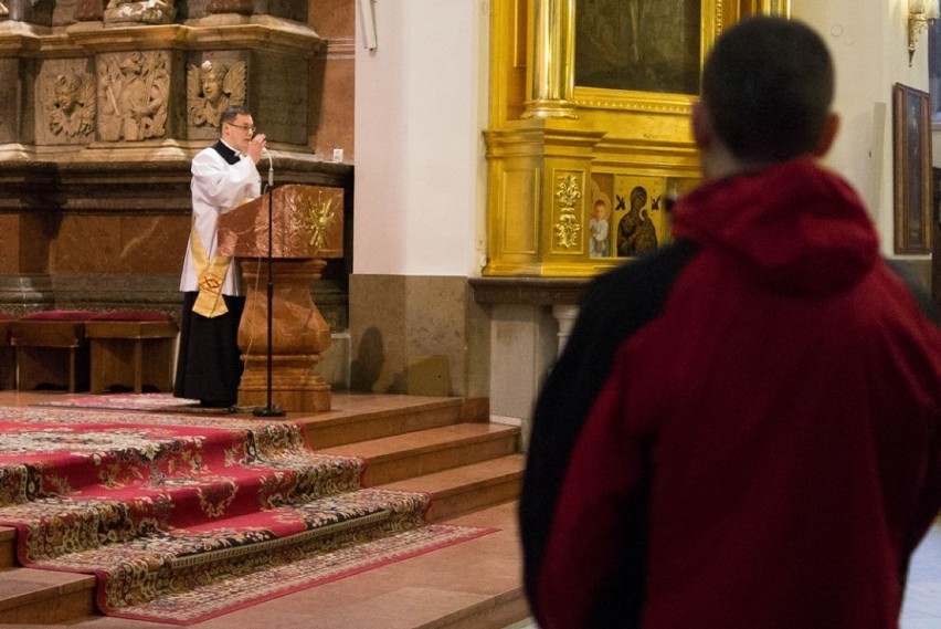 Święcenie pokarmów w Bazylice Katedralnej w Tarnowie