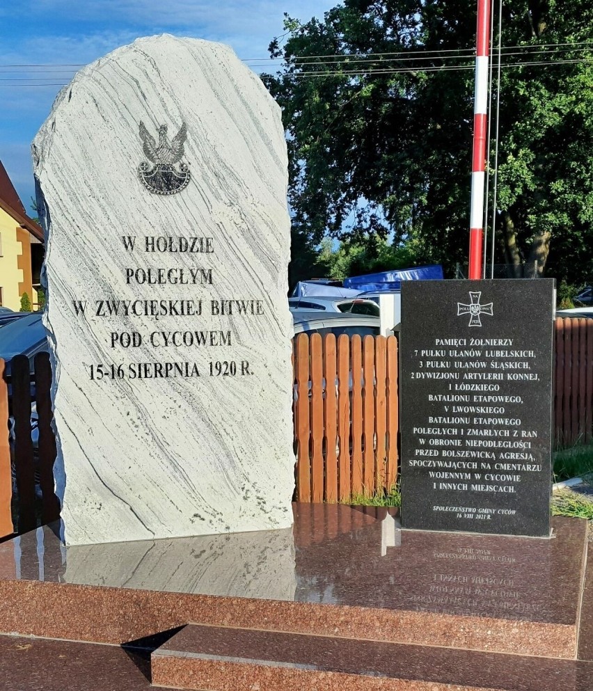 Pomnik przy cmentarzu wojennym w Cycowie w hołdzie żołnierzom poległym w bitwie w dniach 15-16 sierpnia 1920 r.