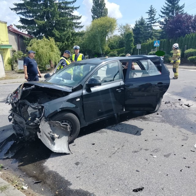 19-latka nie udzieliła pierwszeństwa przejazdu w wyniku czego doprowadziła do zderzenia z volkswagenem kierowanym przez 71-latka