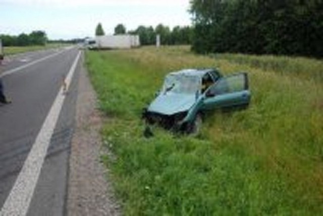 Krasnystaw. Śmiertelny wypadek - 70-latka wjechała pod TIR-a.