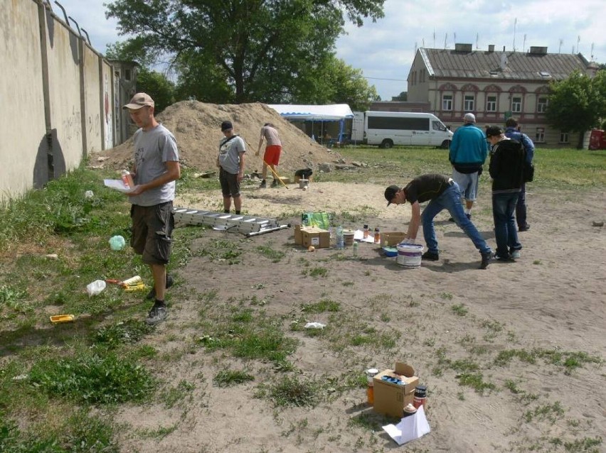 Tak grafficiarze ozdobili mury zakładu karnego