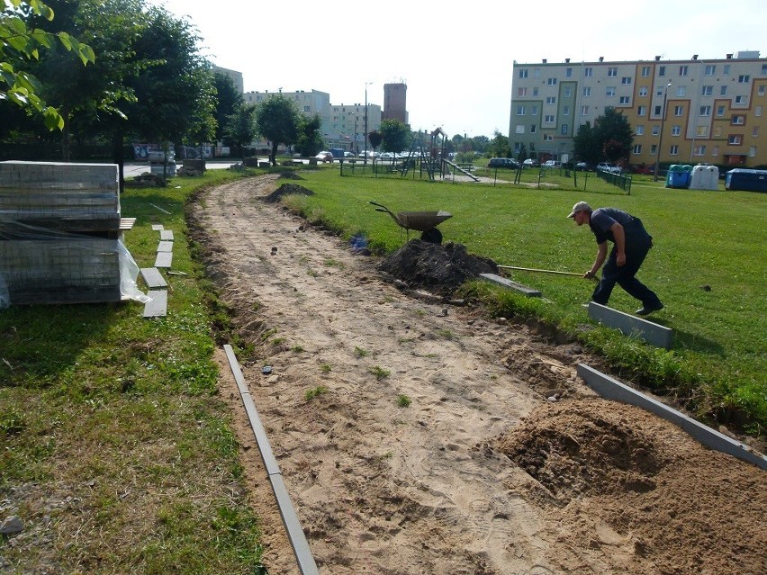 Remontują chodnik na Zamoyskiego w Kutnie