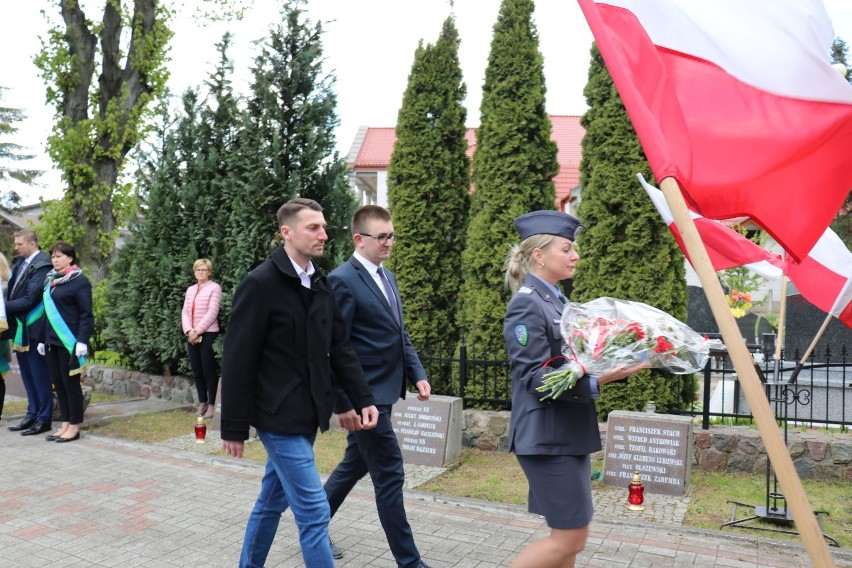 Dzień Zwycięstwa w Kosakowie (2019): pamiętali o obrońcach z 1939 roku. Kwiaty pod Pomnikiem Żołnierzy WP i AR w Kosakowie