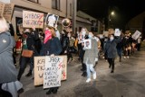 Protest kobiet w Rawie Mazowieckiej. Tłum rośnie w siłę [ZDJĘCIA]