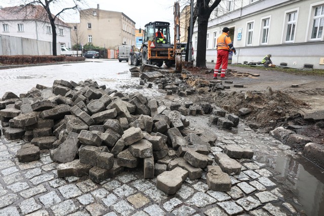 Remont ulicy Niepodległości w Lesznie ruszył 12 lutego 2024. Potrwać ma 1,5 miesiąca. W centrum Leszna konieczne są objazdy.