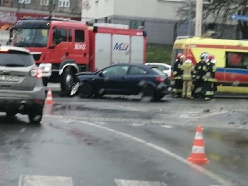 Dwie osobówki zderzyły się w Gorzowie. W mieście tworzą się korki 