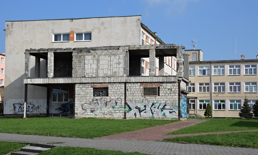 Rozpoczyna się przebudowa budynku Gimnazjum Nr 1 w Kraśniku. Powstanie hotel