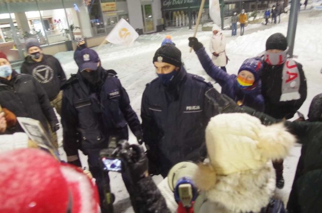 Pikieta w obronie wolnych mediów w Opolu. Interweniowała policja.