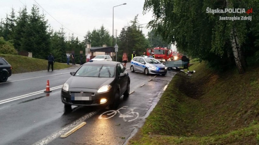 Wypadek w Jastrzębiu: wpadł w poślizg i dachował