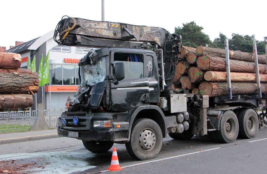 Dwie ciężarówki zderzyły się na Warszawskiej. Nie ma rannych