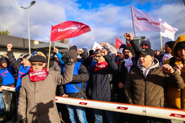 W środę, 2 marca doszło do porozumienia między strajkującymi pracownikami a przedstawicielami firmy.