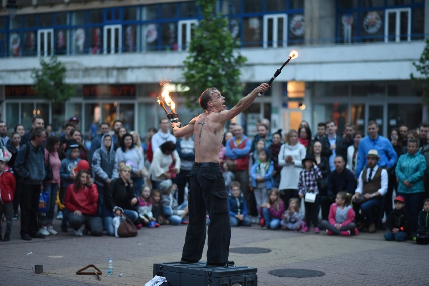 Program Festiwalu Hokus Pokus na Piotrkowskiej 

Sobota...