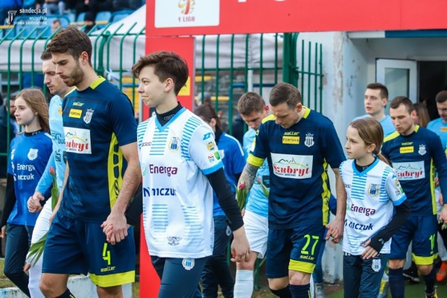 Flis jest podstawowym zawodnikiem Sandecji. Zna już smak ekstraklasy. Zagrał w niej 16 spotkań (GKS Bełchatów, Piast Gliwice)