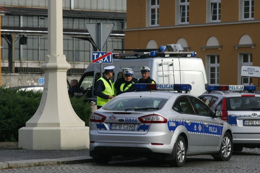 Ćwiczenia policji z kibicami w Legnicy (ZDJĘCIA)