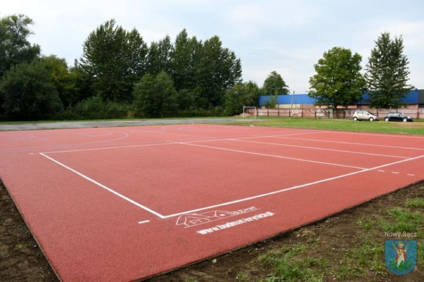 Uczniowie Szkoły Podstawowej nr 9 mają nowe boisko sportowe