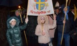 Marsz z Janem Pawłem II w Kamieńsku. Parafianie przeszli ulicami miasta w obronie dobrego imienia papieża Polaka. ZDJĘCIA