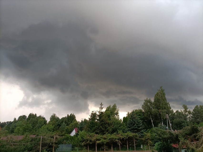 Burza nad regionem sieradzkim w fotoobiektywie naszych Czytelników. Zobacz ZDJĘCIA
