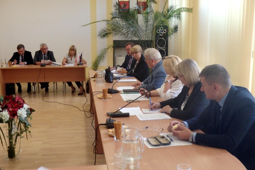 Zarząd Powiatu Łęczyckiego z absolutorium za budżet w 2017 roku [ZDJĘCIA]