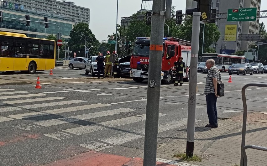 Wypadek w Katowicach na skrzyżowaniu ulic Sokolskiej i...