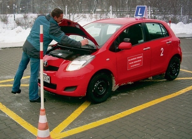 Yarisy zaskoczyły zdających  egzamin. Nie wszyscy siedzieli wcześniej za kółkiem tego auta