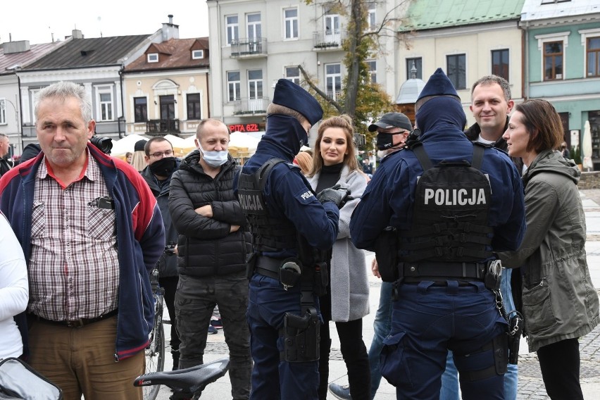 Sobotni marsz antycovidowców przez centrum Kielc