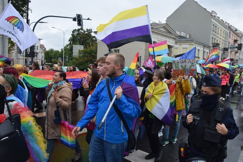 II Kaliski Marsz Równości. Tęczowy korowód przeszedł ulicami...