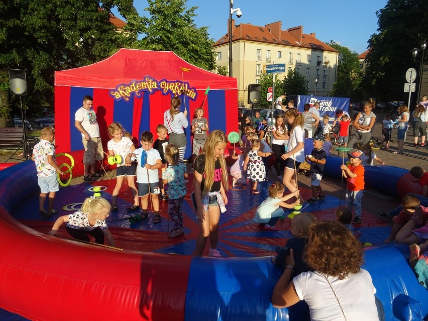 Cyrkowa niedziela na placu Baczyńskiego w Tychach