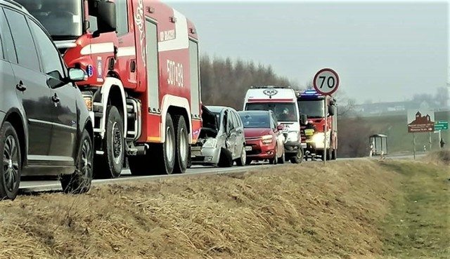 W Chełmie, w gminie Wolbrom, na drodze wojewódzkiej 794, doszło do wypadku