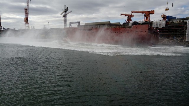 Wodowanie  trawlera pelagicznego w stoczni Remontowa Shipbuilding w Gdańsku 27.03.2018