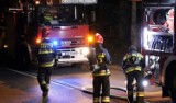 Zatrucie tlenkiem węgla w Warszawie. Dwie osoby trafiły do szpitala, kilkanaście osób ewakuowano