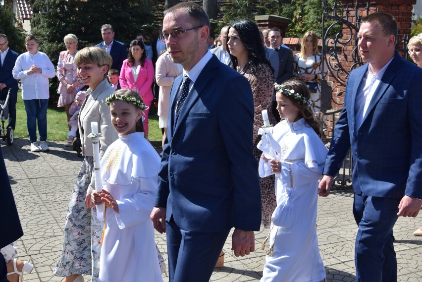 Krotoszyn. Dzieci z parafii pw. św. Wojciecha w Kobiernie przystąpiły do pierwszej komunii świętej [FOTO]