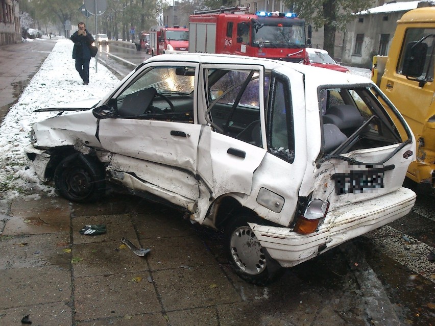 Wypadek karetki na Lutomierskiej w Łodzi