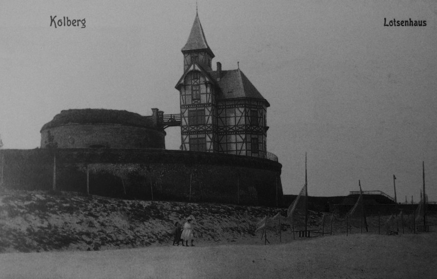 Fort Ujście oraz kołobrzeska latarnia morska w wariancie...