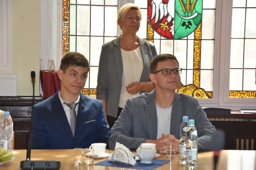 Najlepsi maturzyści z powiatu wągrowieckiego otrzymali nagrody pieniężne od starosty 