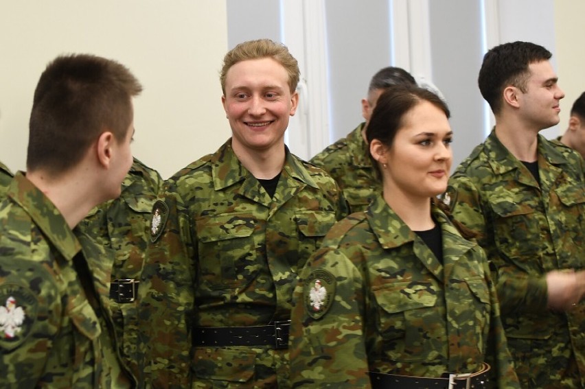 20 nowych funkcjonariuszy przyjęto w szeregi W-MOSG. Już są na granicy z Rosją