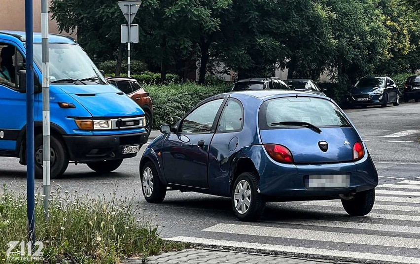 Wypadek w Zabrzu. Zderzenie samochodów na skrzyżowaniu de Gaulle’a i Reymonta. Pogoda nie sprzyja kierowcom 