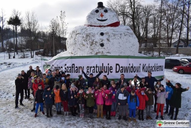 Tak było w lutym ubiegłego roku. Mieszkańcy Szaflar ulepili ze śniegu wielkiego bałwana w formie prezentu dla Dawida Kubackiego