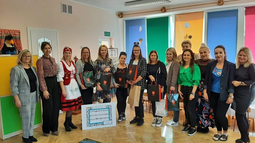 „Wielkopolska – Kaszuby i Pomorze”. Nauczyciele z Poznania przyjechali do SP nr 2 w Pruszczu Gdańskim |ZDJĘCIA