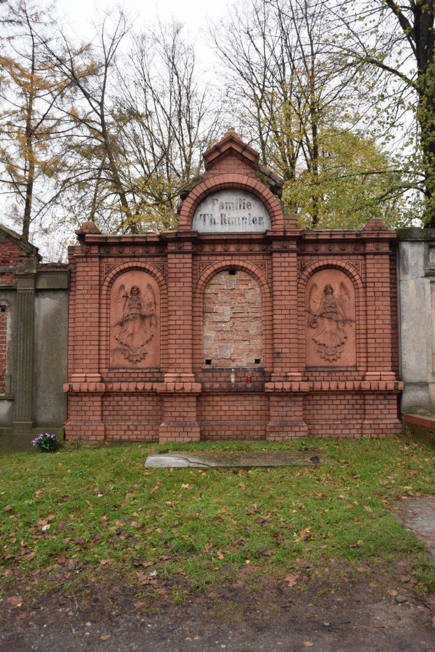 Świebodzińska nekropolia w Dzień Zaduszny 2017 roku