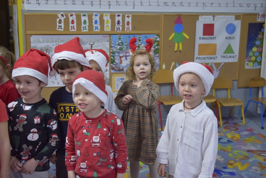 Święty Mikołaj z wizytą u przedszkolaków ze skierniewickiej „Jedynki”