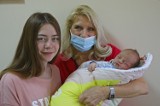 W szpitalu w Piotrkowie urodziło się pierwsze dziecko uchodźców z Ukrainy. To malutki Nikita. Jego mama uciekła z Charkowa ZDJĘCIA