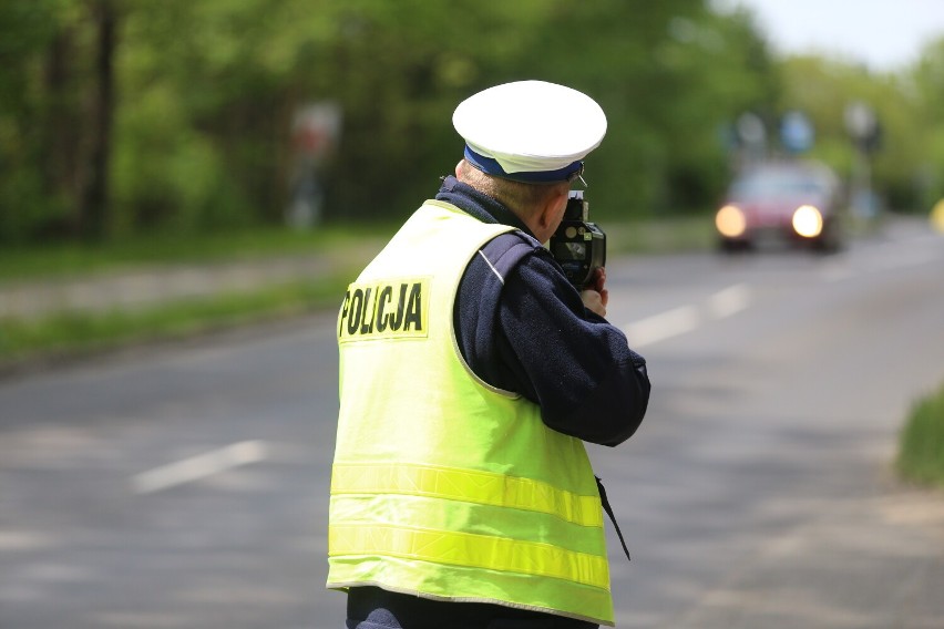 Długi weekend nie zwalnia od zachowania ostrożności i rozwagi - policjanci z Rudy Śląskiej będą sprawdzać prędkość samochodów