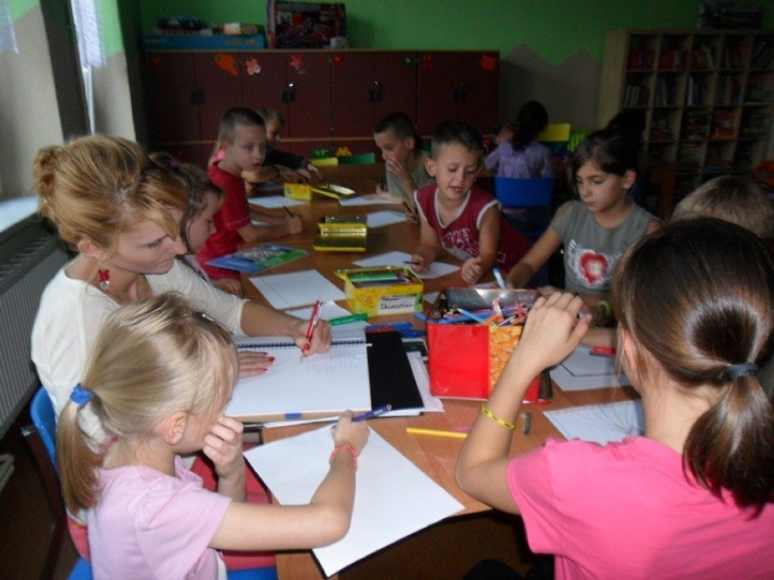 OIK w Siemianowicach: Dzieci z świetlicy dostały plecaki na...
