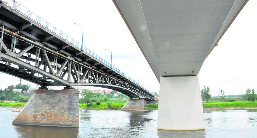 Sandomierz. Most na Wiśle był zablokowany po zderzeniu dwóch aut
