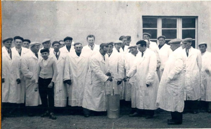 Rok 1958. Szkolenie kierowników zlewni mleka. Uczono badania mleka, zawartości tłuszczu, obsługi klientów itd.