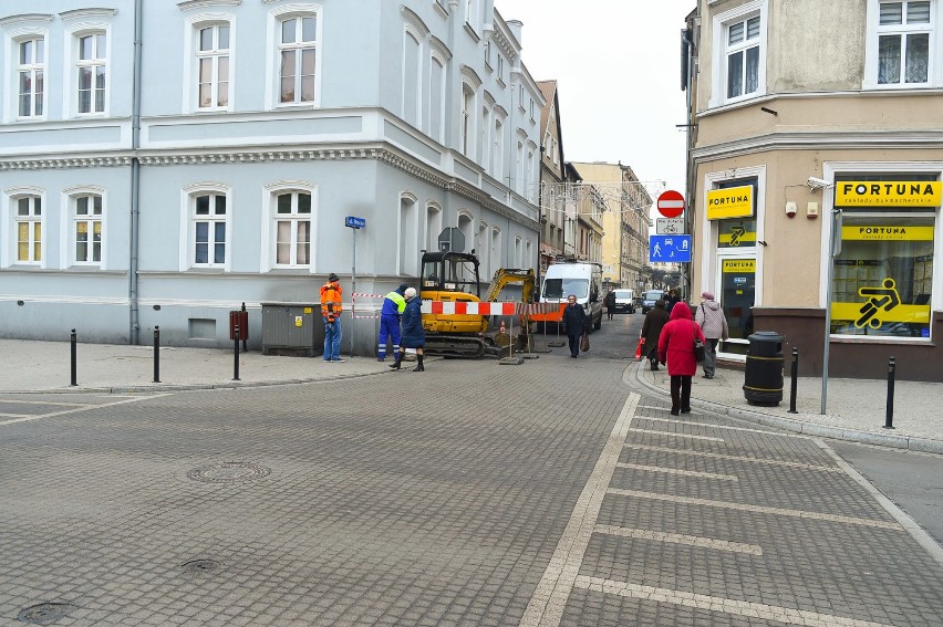 Bracka w  Lesznie cała rozkopana. Pracują dwie ekipy jednocześnie